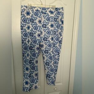 NWOT Talbots Blue and White Floral Medallion capri/ankle pants